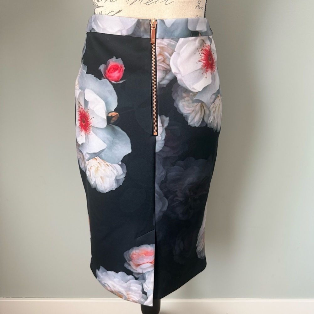 Ted Baker London Black Floral Pencil Skirt Garden Print Midi Skirt Size 1 - Picture 3 of 7